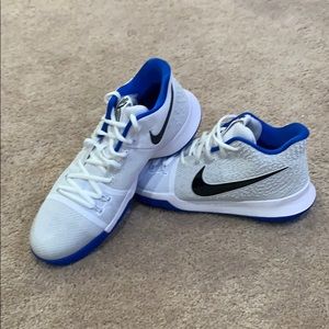 Men’s Kyrie 3s never worn